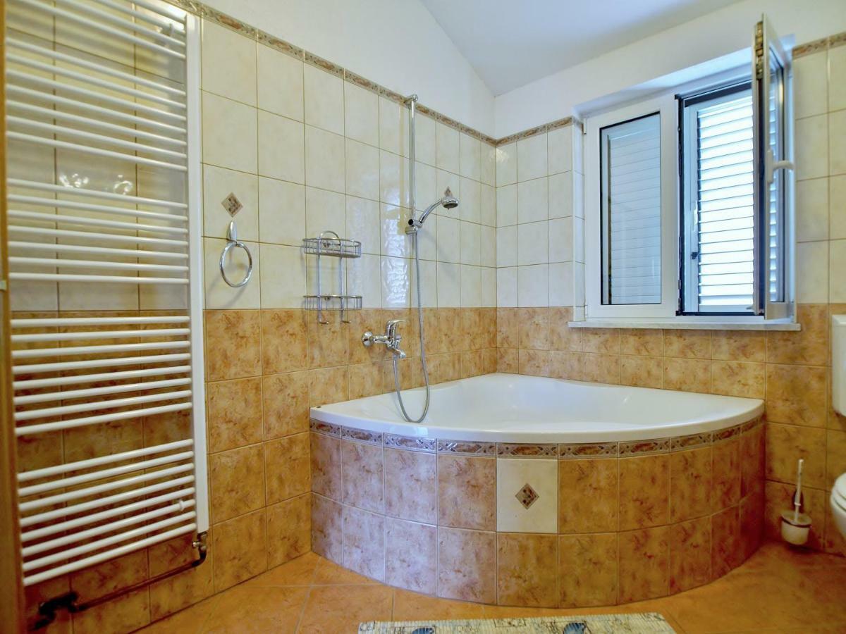 Apartmani Andelo I Ruzica Mundanije Exterior photo