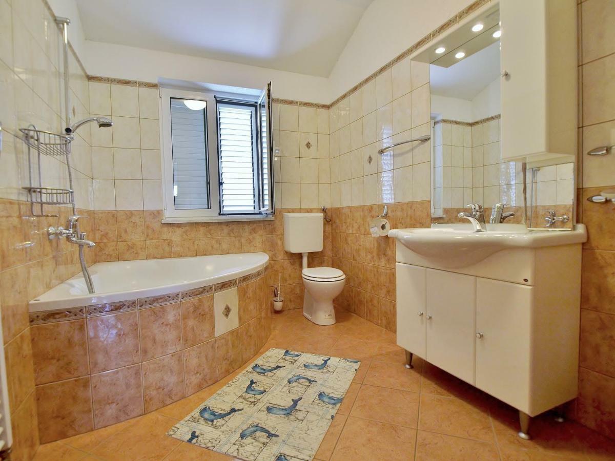 Apartmani Andelo I Ruzica Mundanije Exterior photo